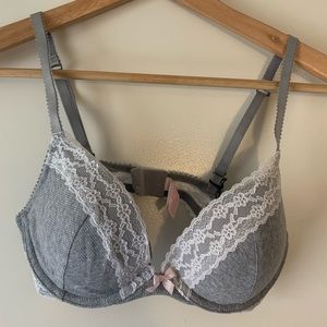 Victoria secrets Bra. (Brand new)
